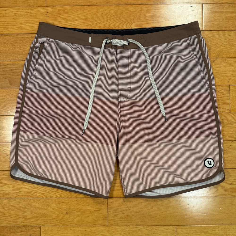 Vuori Mens Brown Striped Board Shorts Size‎ 36 Swim Trunks V314 Scalloped Hem